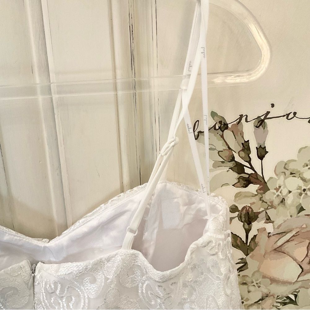 Lulus Exquisite Posture Jumpsuit White Floral Embroidered Tiered Size L NWT - Picture 12 of 12